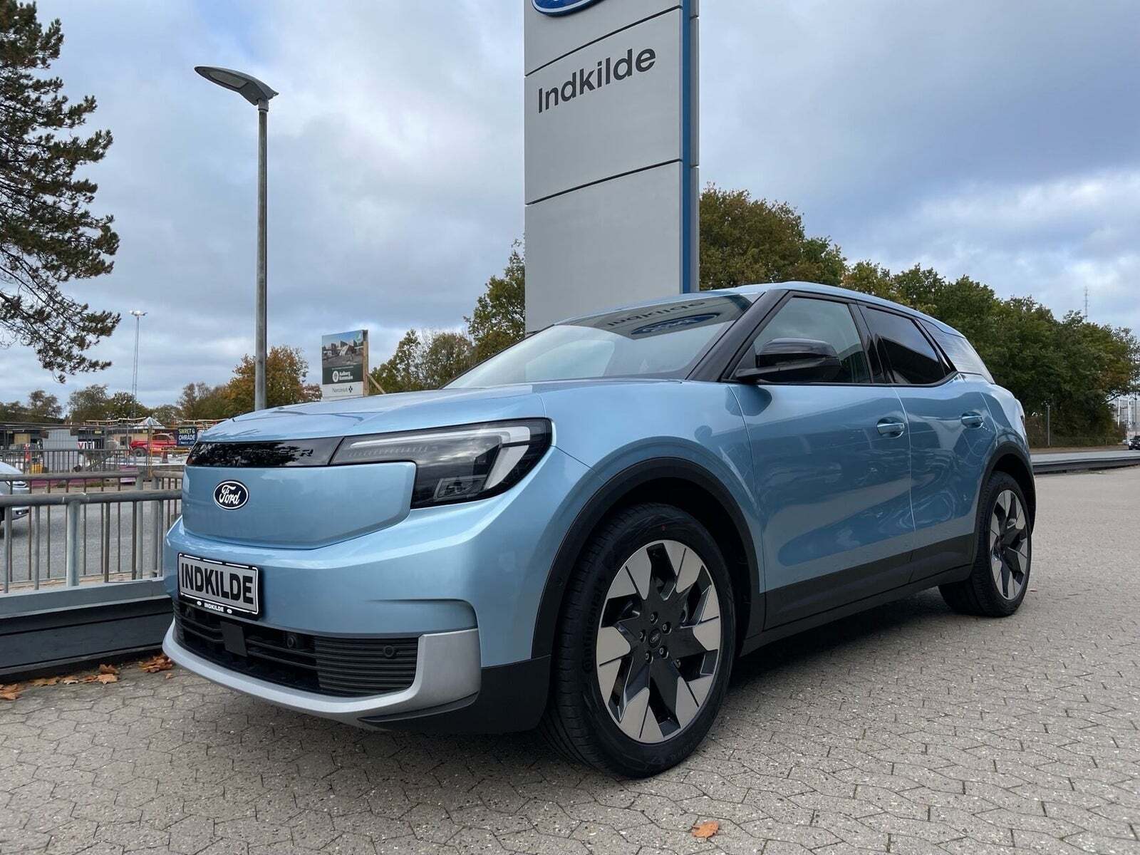 Ford Explorer 82 Premium Extended Range