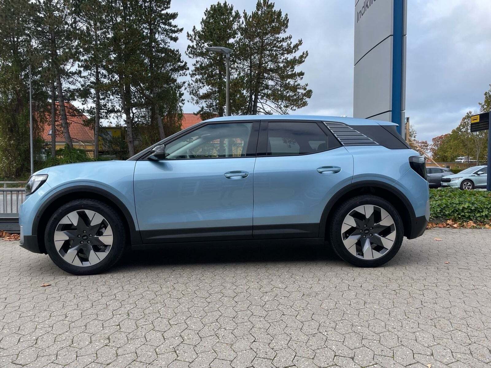 Ford Explorer 82 Premium Extended Range