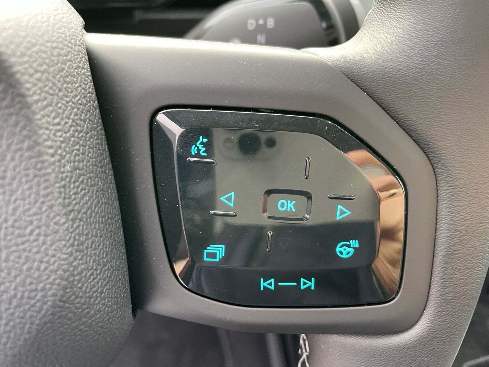 Rød Ford Explorer fra 2025