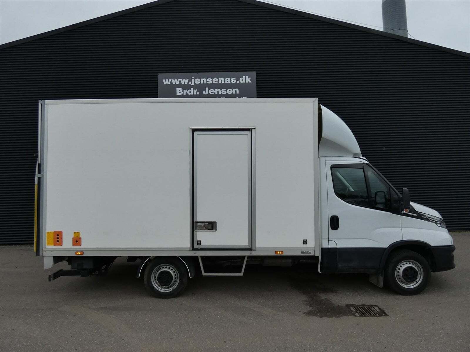 Iveco Daily 2,3 35S16 Alukasse m/lift AG8