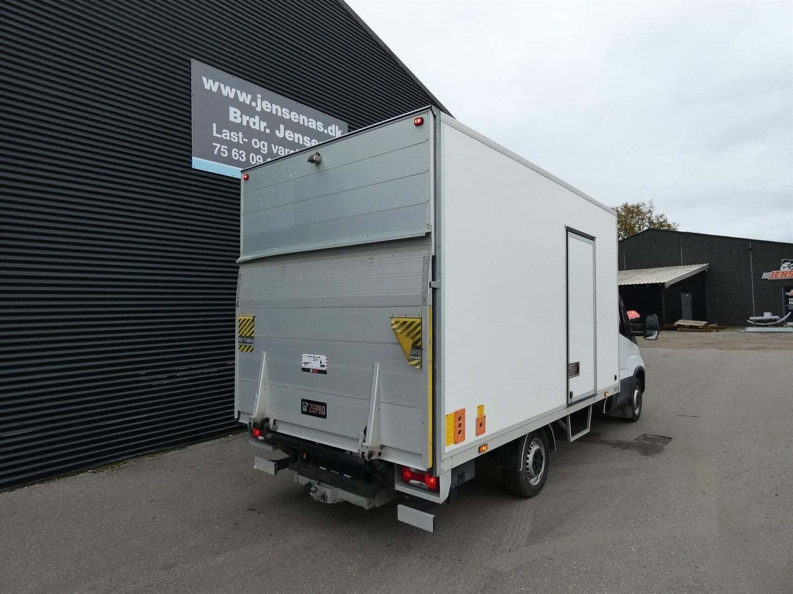 Iveco Daily 2,3 35S16 Alukasse m/lift AG8