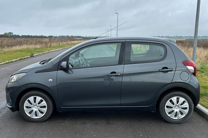 Grå Peugeot 108 fra 2014