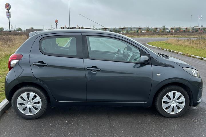 Grå Peugeot 108 fra 2014