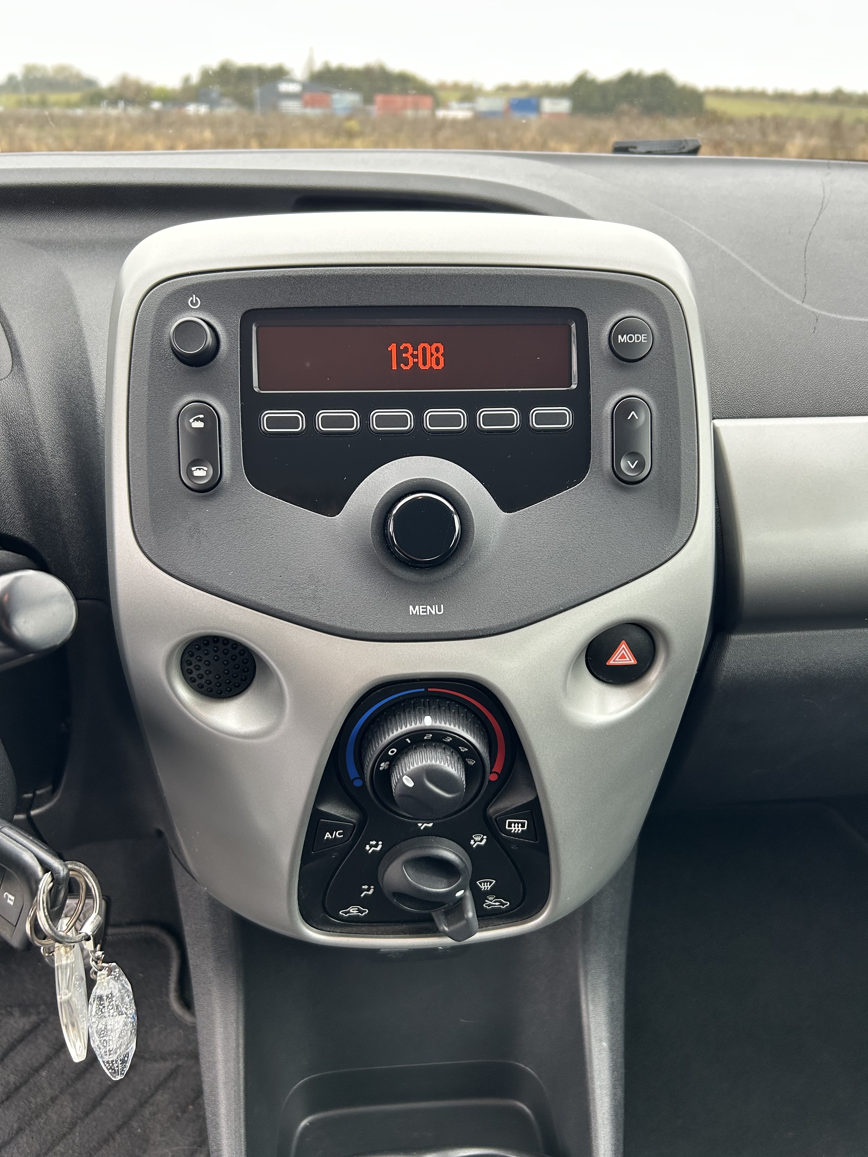 Grå Peugeot 108 fra 2014