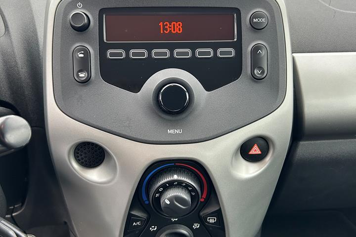 Grå Peugeot 108 fra 2014
