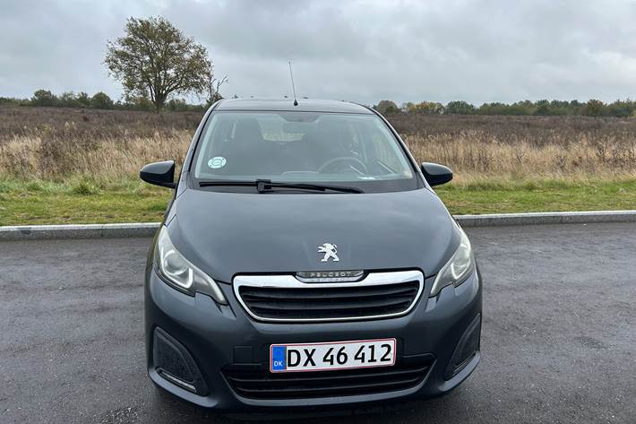 Grå Peugeot 108 fra 2014