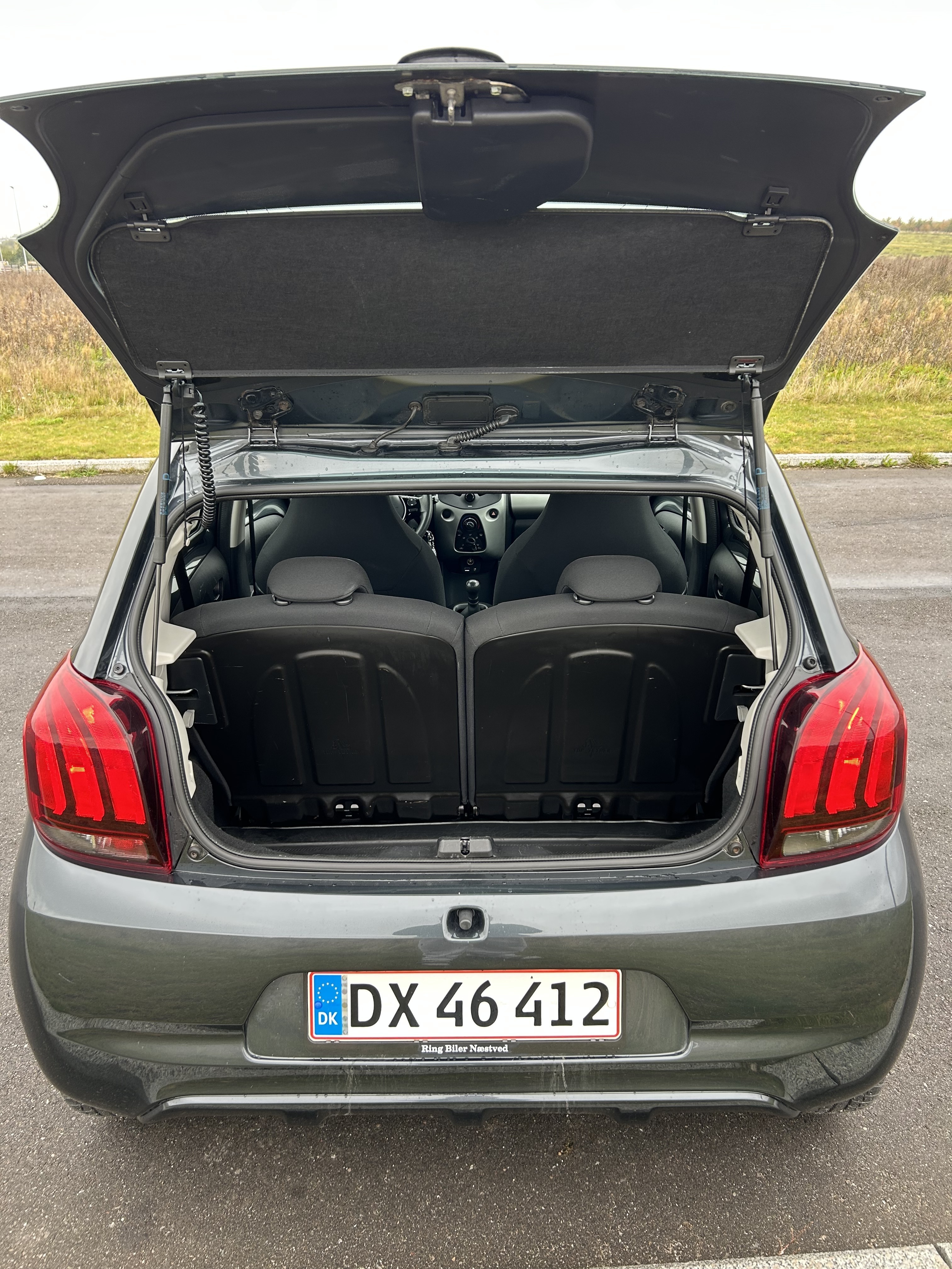 Grå Peugeot 108 fra 2014