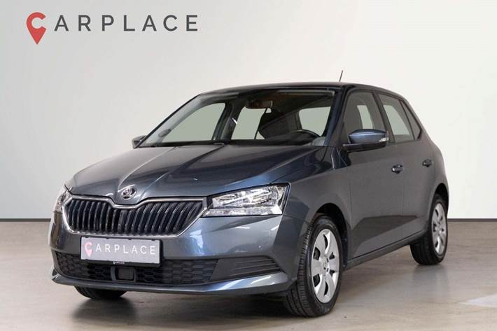Grå Skoda Fabia fra 2020 set udefra