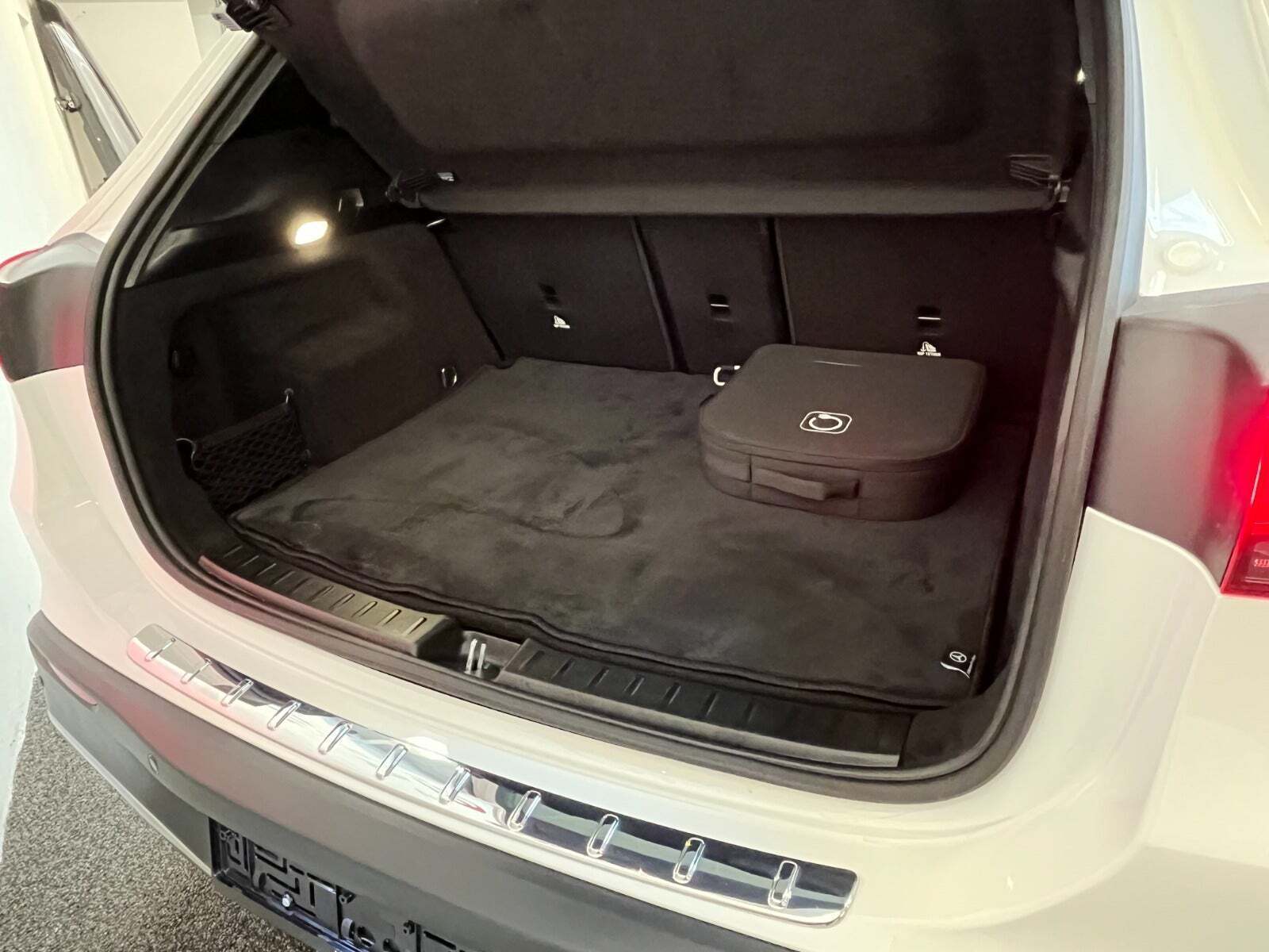 Hvid Mercedes EQA250+ fra 2023