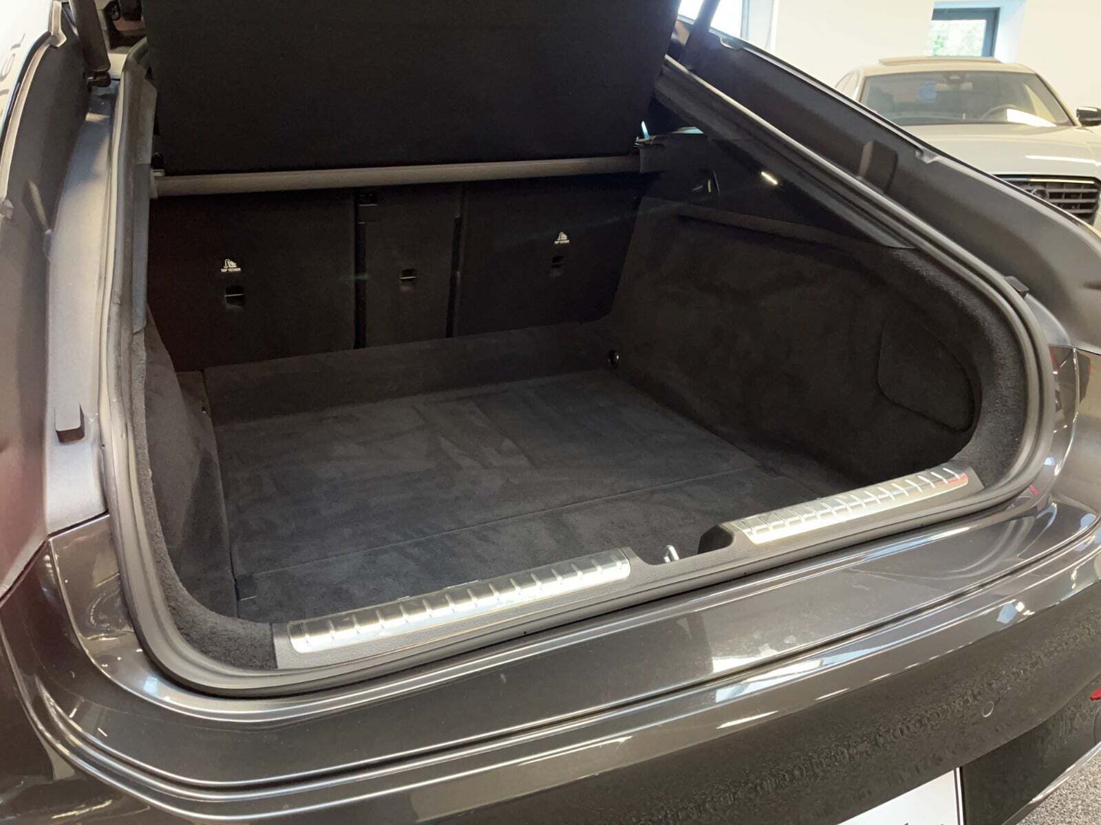 Sort Mercedes EQS450+ fra 2022