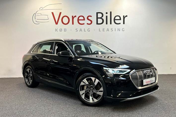 Sort Audi e-tron fra 2022 set udefra
