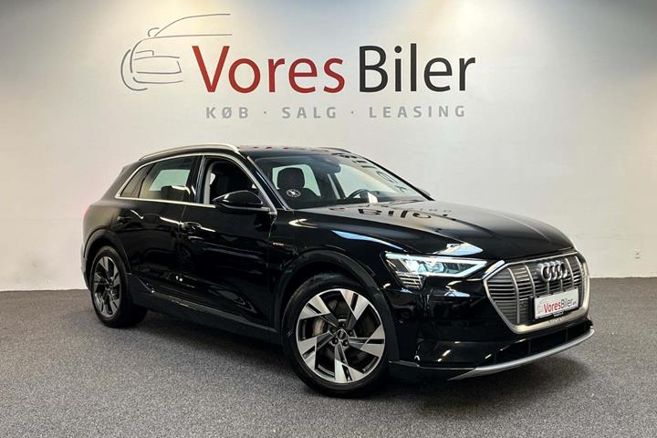 Sort Audi e-tron fra 2022 set udefra