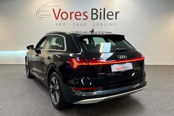 Sort Audi e-tron fra 2022