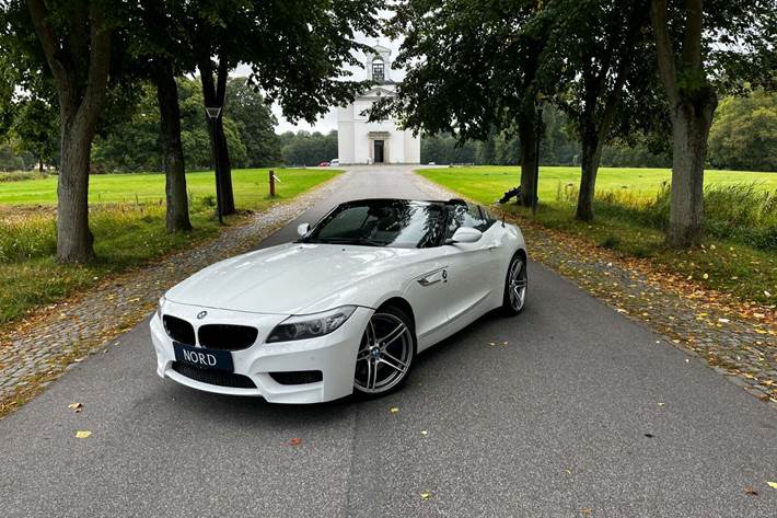 Hvid BMW Z4 fra 2012 set udefra