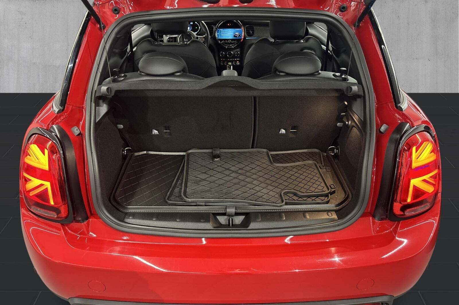 Rød Mini Cooper SE fra 2022