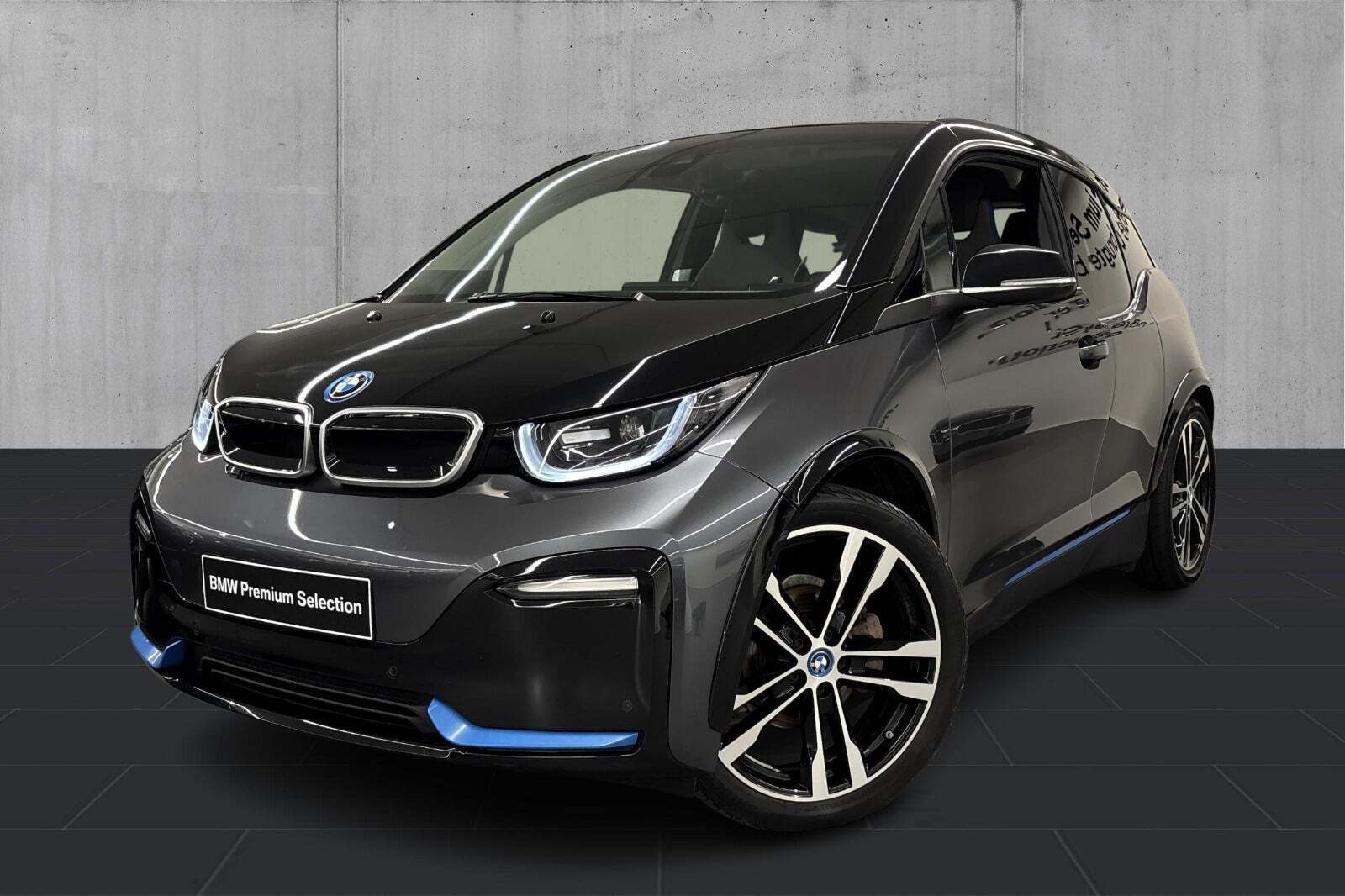 Grå BMW i3s fra 2022 set udefra