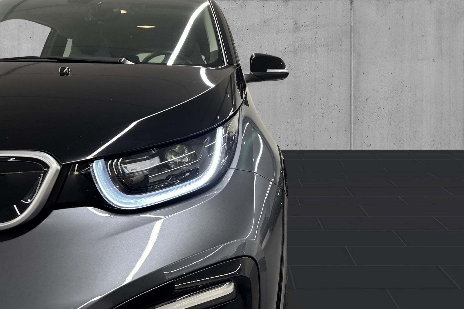 Grå BMW i3s fra 2022