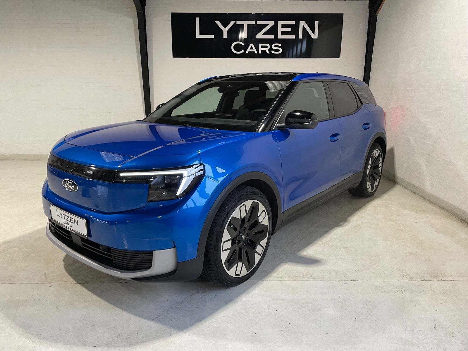 Ford Explorer 82 Premium Extended Range