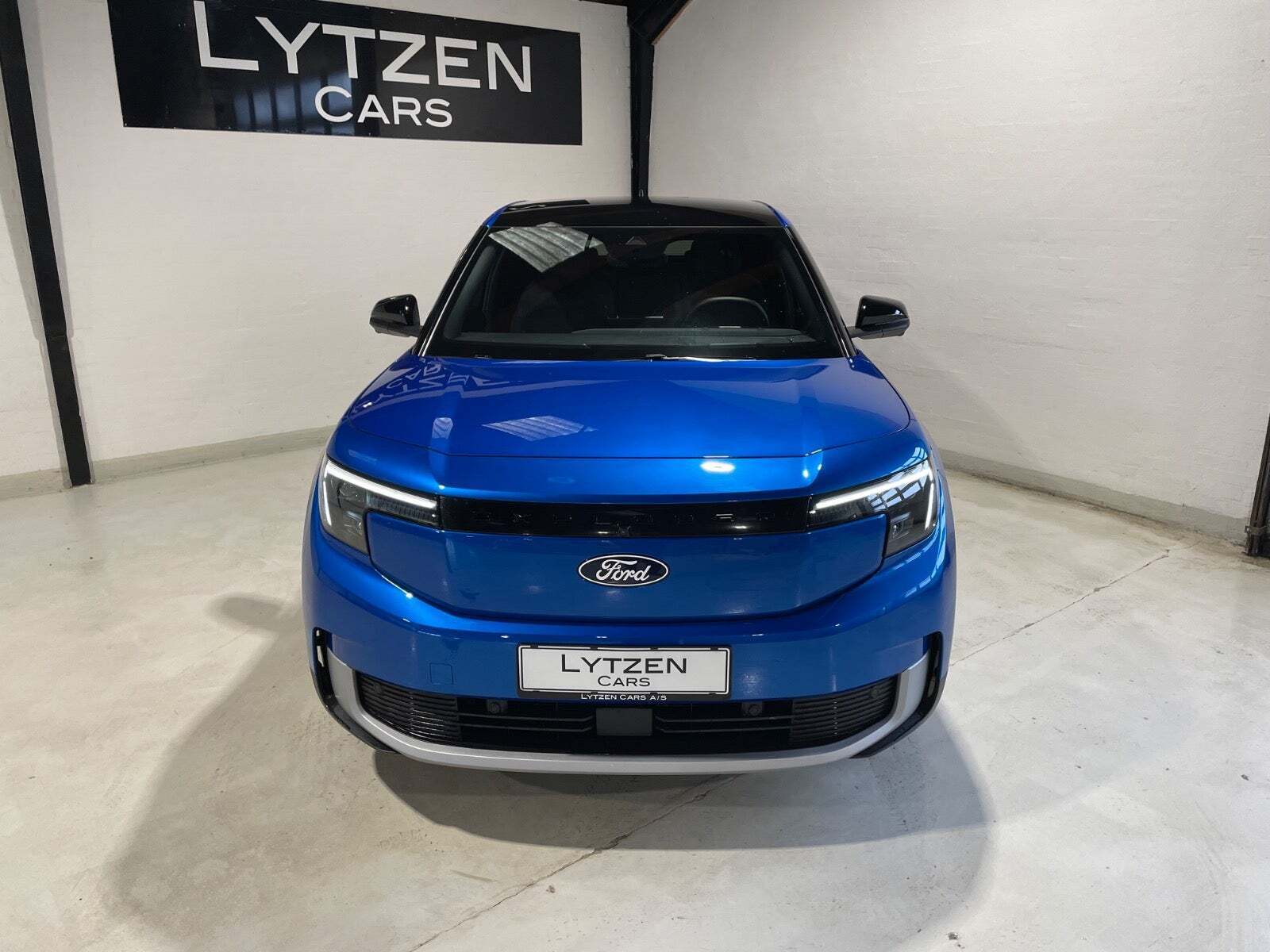 Ford Explorer 82 Premium Extended Range