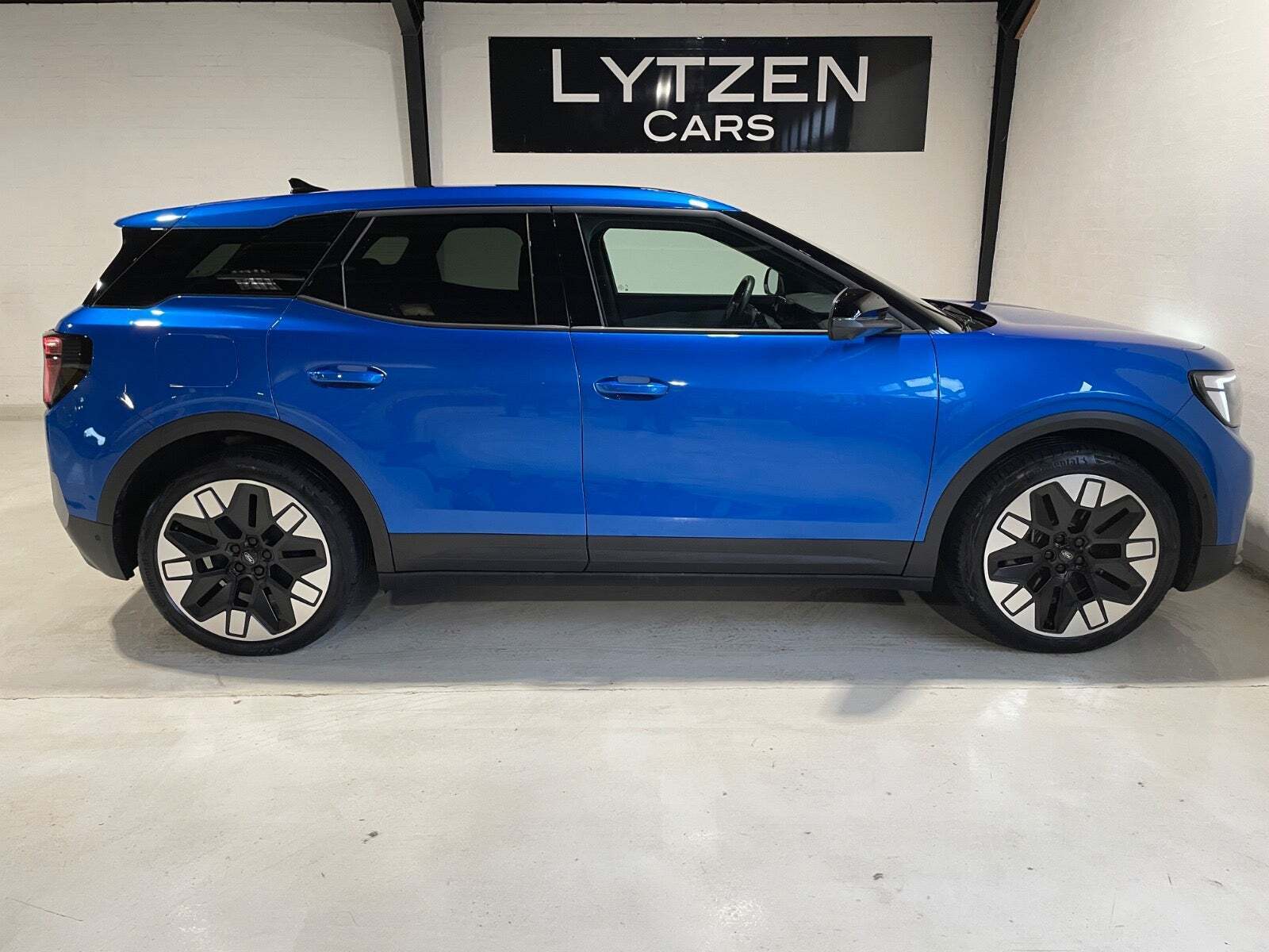 Ford Explorer 82 Premium Extended Range