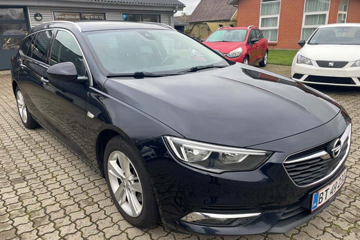 Blå Opel Insignia fra 2018