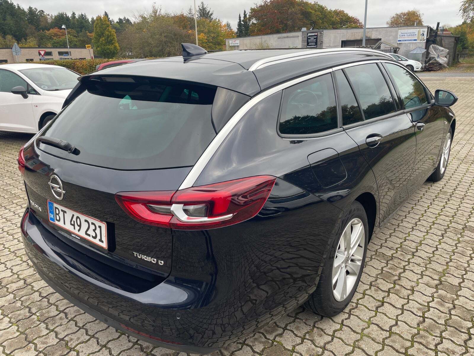 Blå Opel Insignia fra 2018