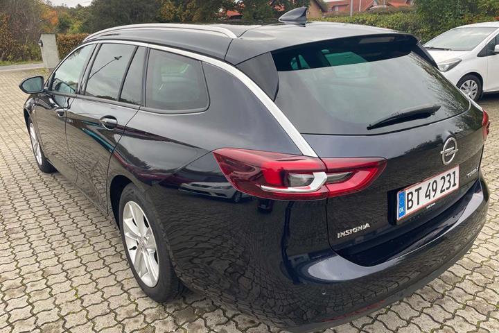 Blå Opel Insignia fra 2018