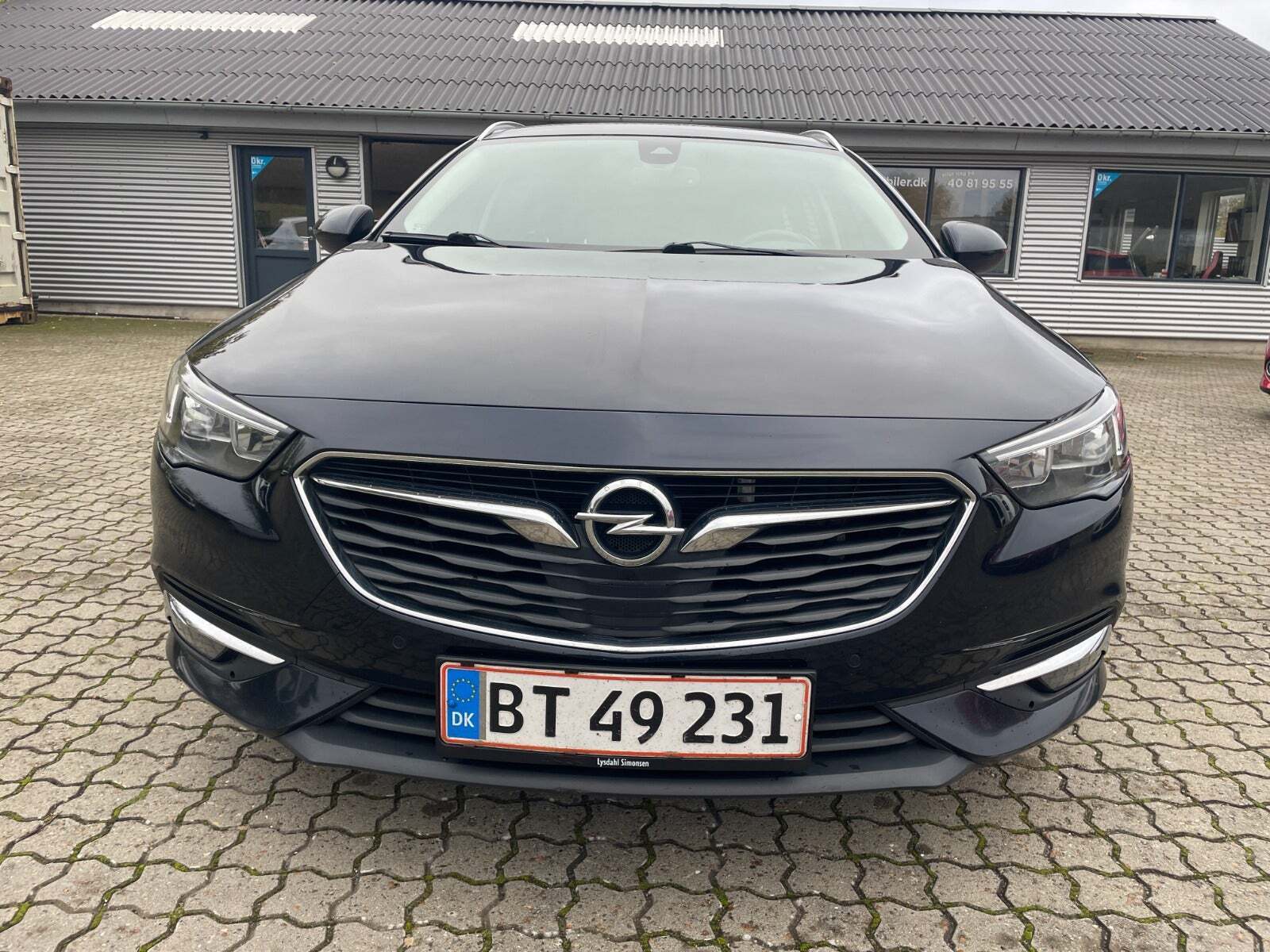 Blå Opel Insignia fra 2018
