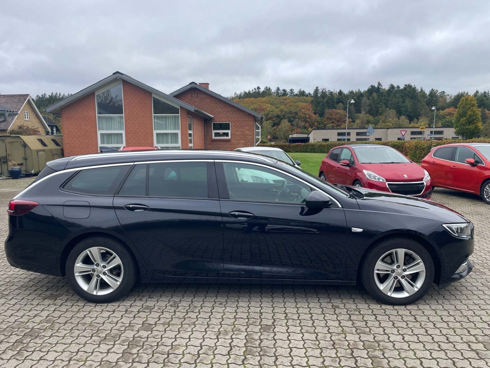 Blå Opel Insignia fra 2018