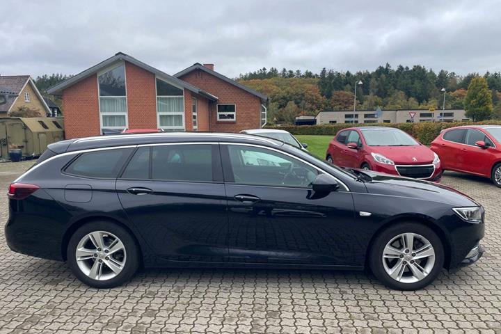 Blå Opel Insignia fra 2018