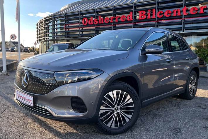 Grå Mercedes EQA300 fra 2024 set udefra