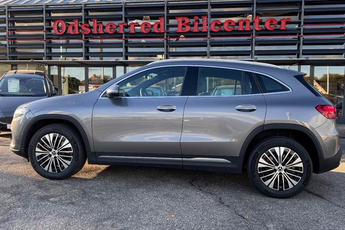 Grå Mercedes EQA300 fra 2024