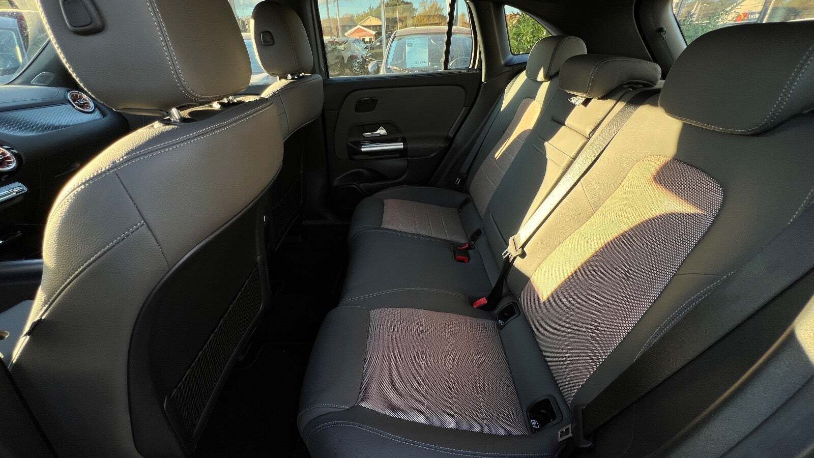 Grå Mercedes EQA300 fra 2025