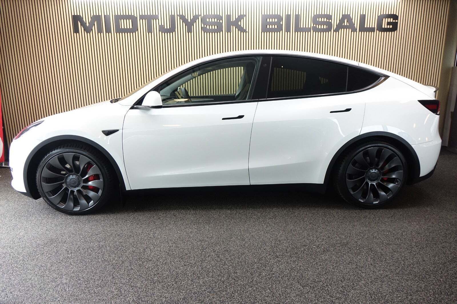 Tesla Model Y Performance AWD