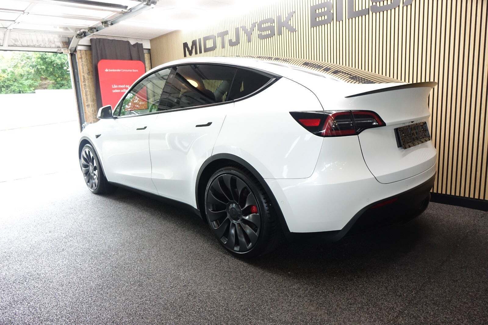 Tesla Model Y Performance AWD