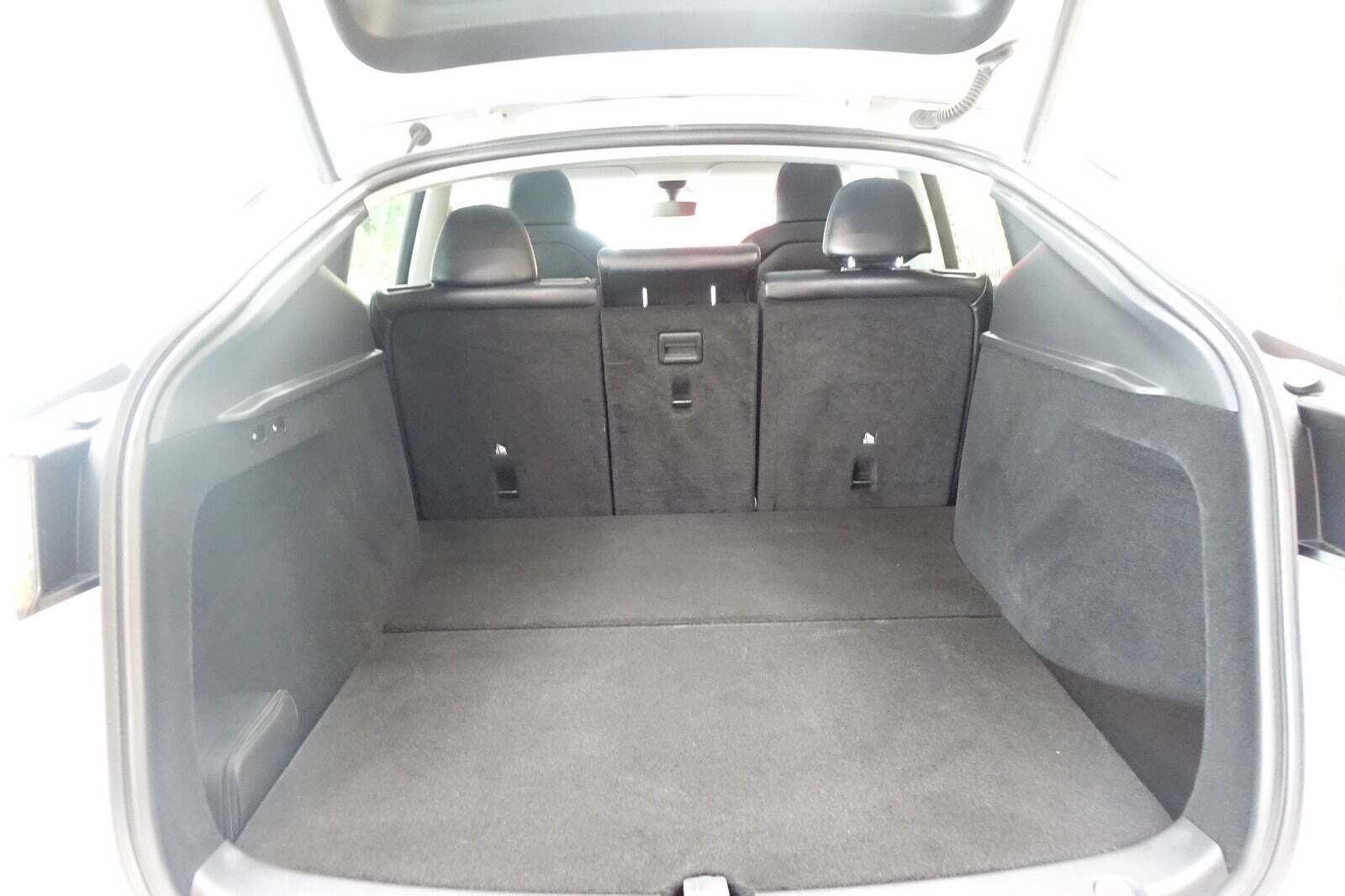 Hvid Tesla Model Y fra 2022