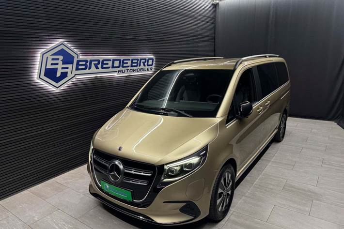 Beige Mercedes EQV300 fra 2024 set udefra