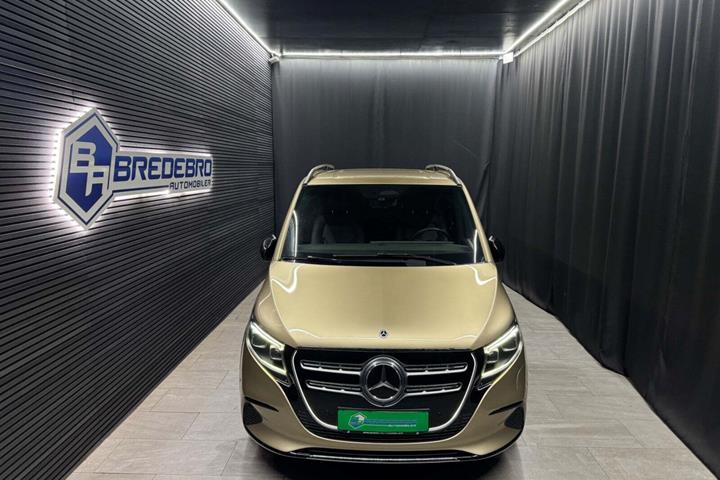 Beige Mercedes EQV300 fra 2024