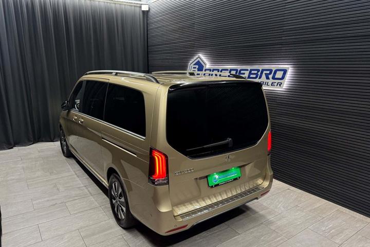 Beige Mercedes EQV300 fra 2024