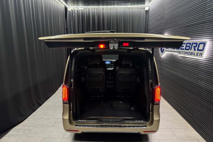 Beige Mercedes EQV300 fra 2024
