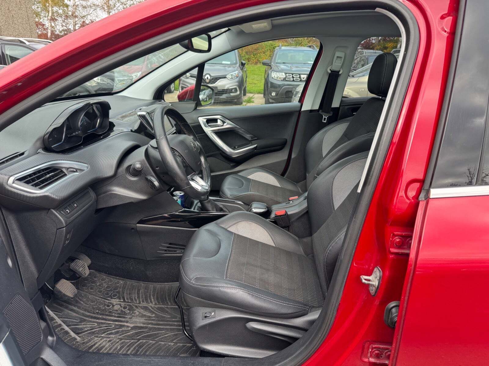 Peugeot 2008 1,6 BlueHDi 100 Allure Sky