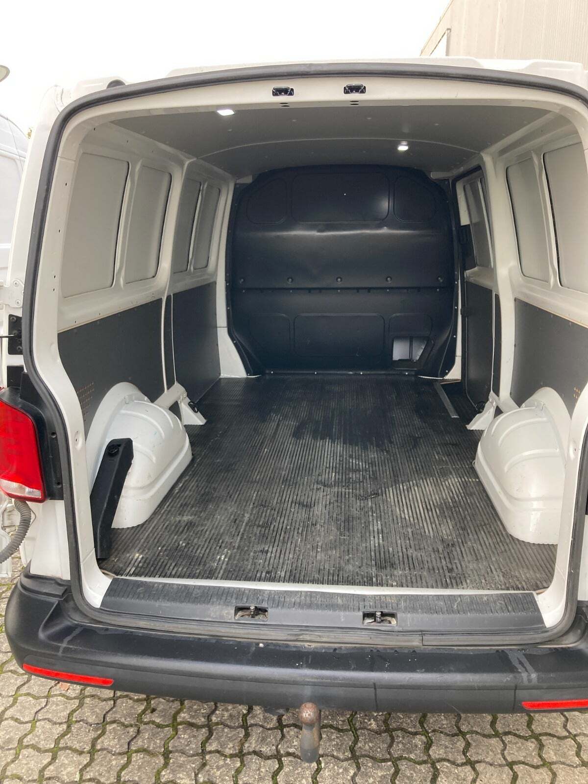 VW Transporter 2,0 TDi 150 Kassevogn DSG lang