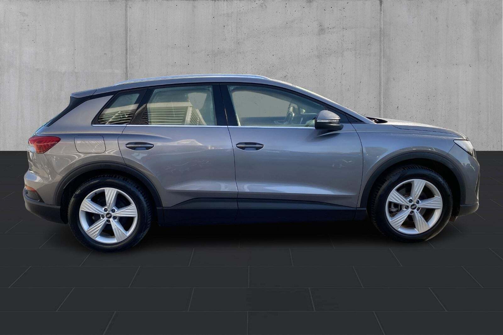 Grå Audi Q4 e-tron fra 2021