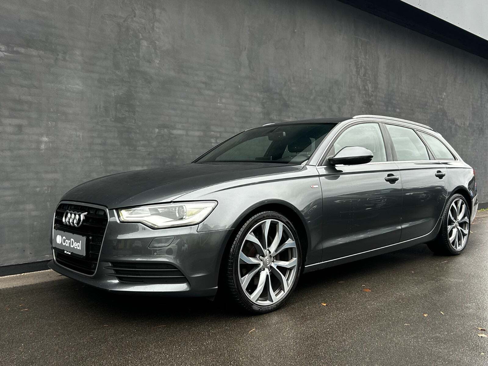Grå Audi A6 fra 2014 set udefra