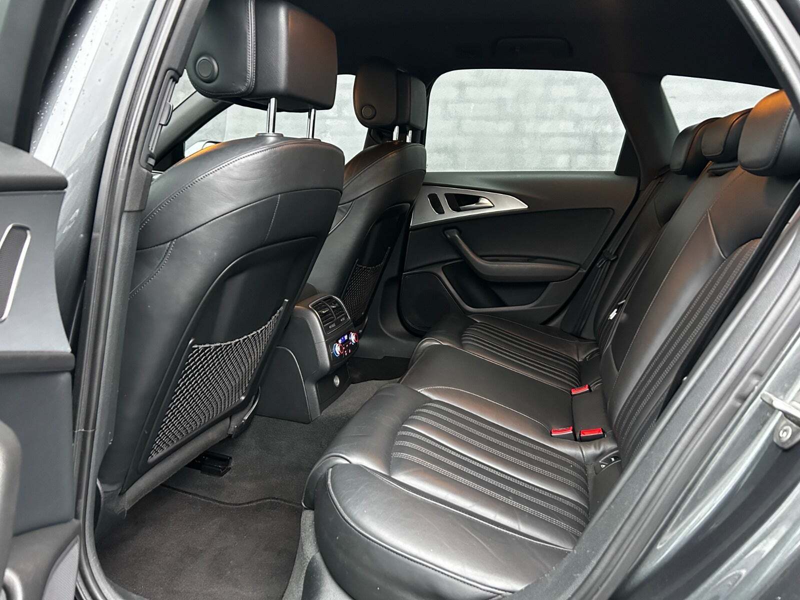 Grå Audi A6 fra 2014