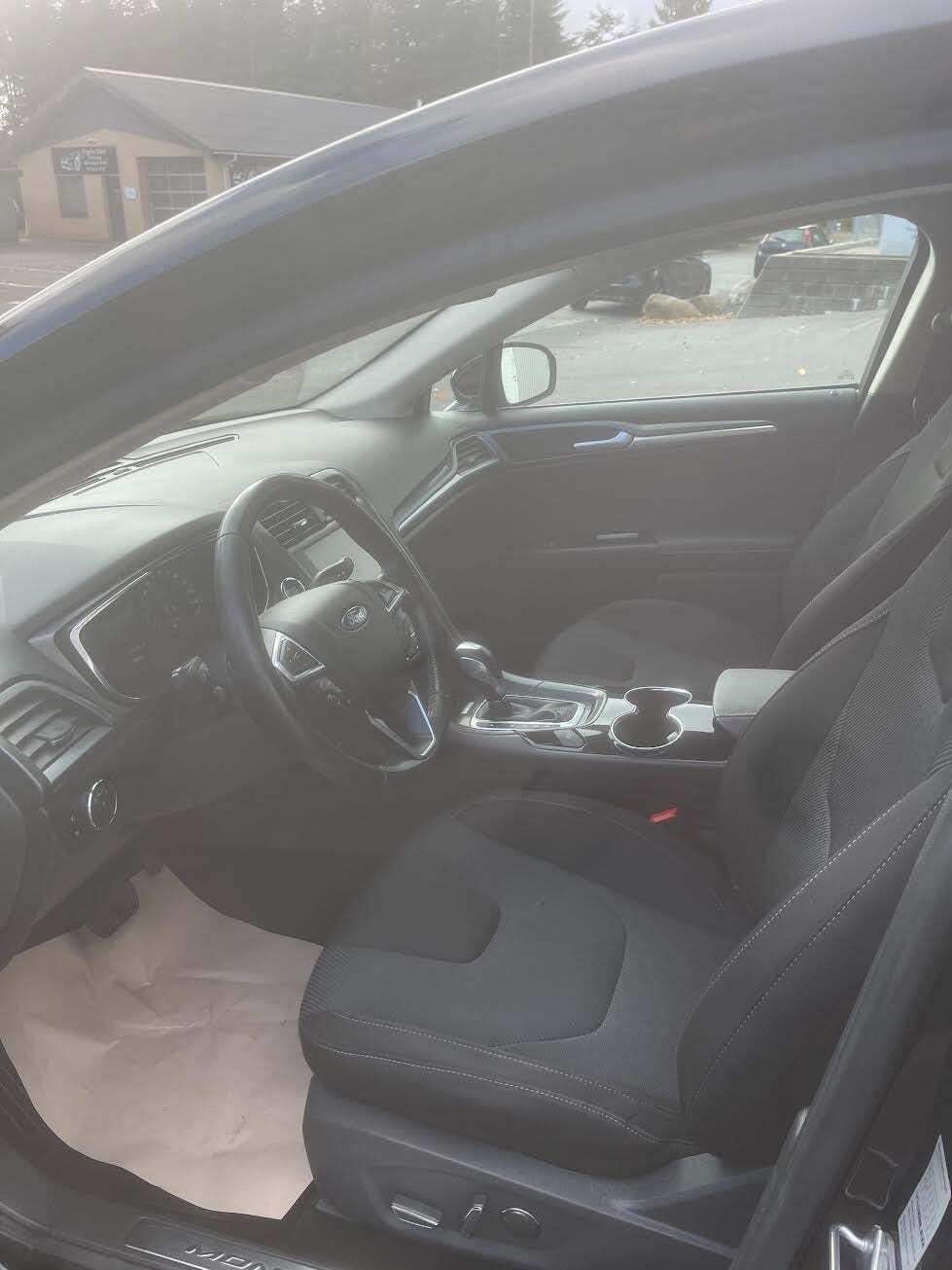 Sort Ford Mondeo fra 2016