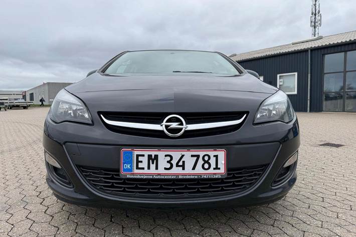 Sort Opel Astra fra 2013