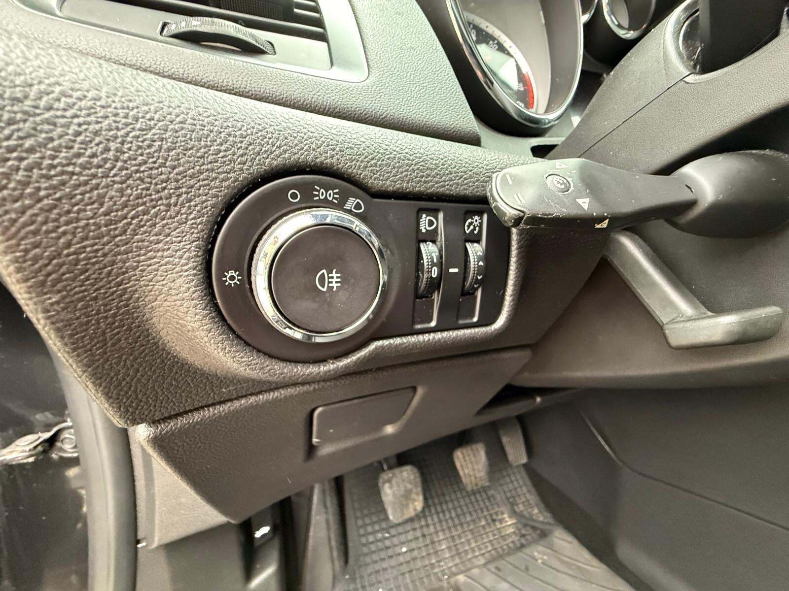 Sort Opel Astra fra 2013