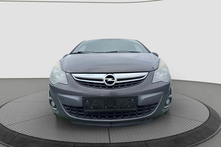 Sort Opel Corsa fra 2014