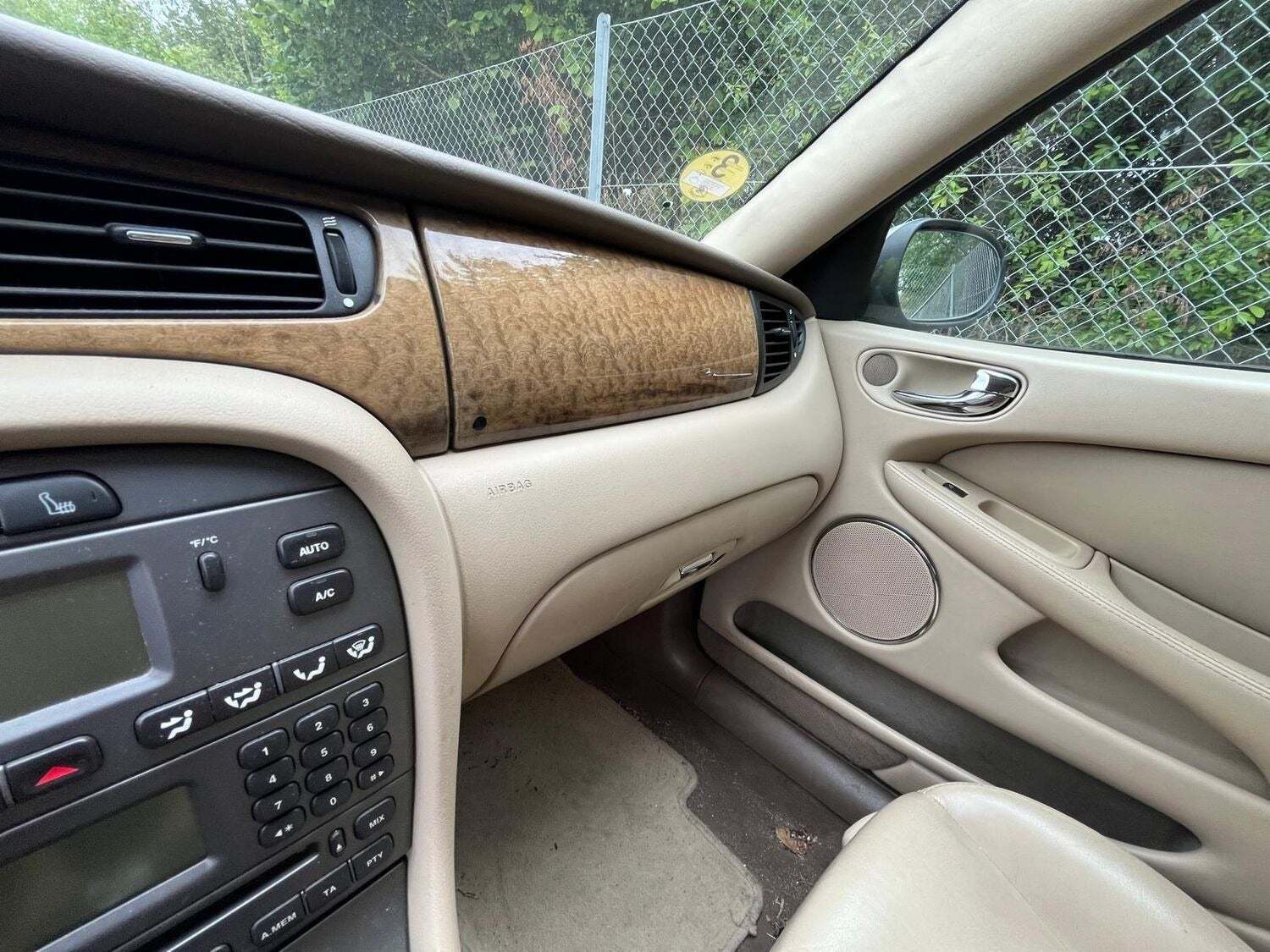 undefined Jaguar X-type fra 2004 set indefra